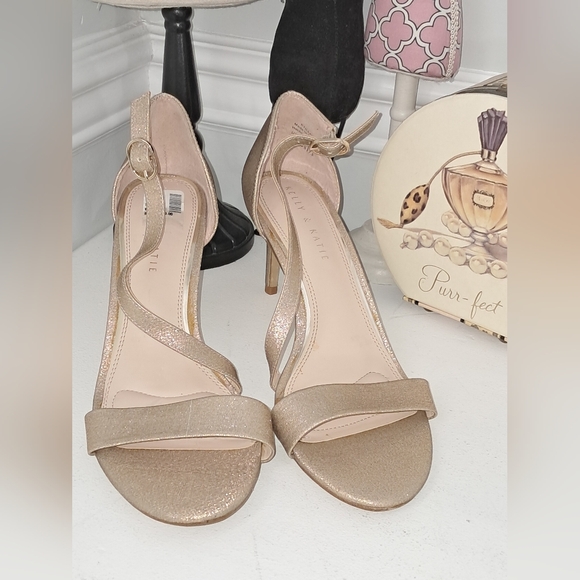 Kelly & Katie Gold Open Toe Etilla Heel Size 9.5M NWT - Picture 2 of 9